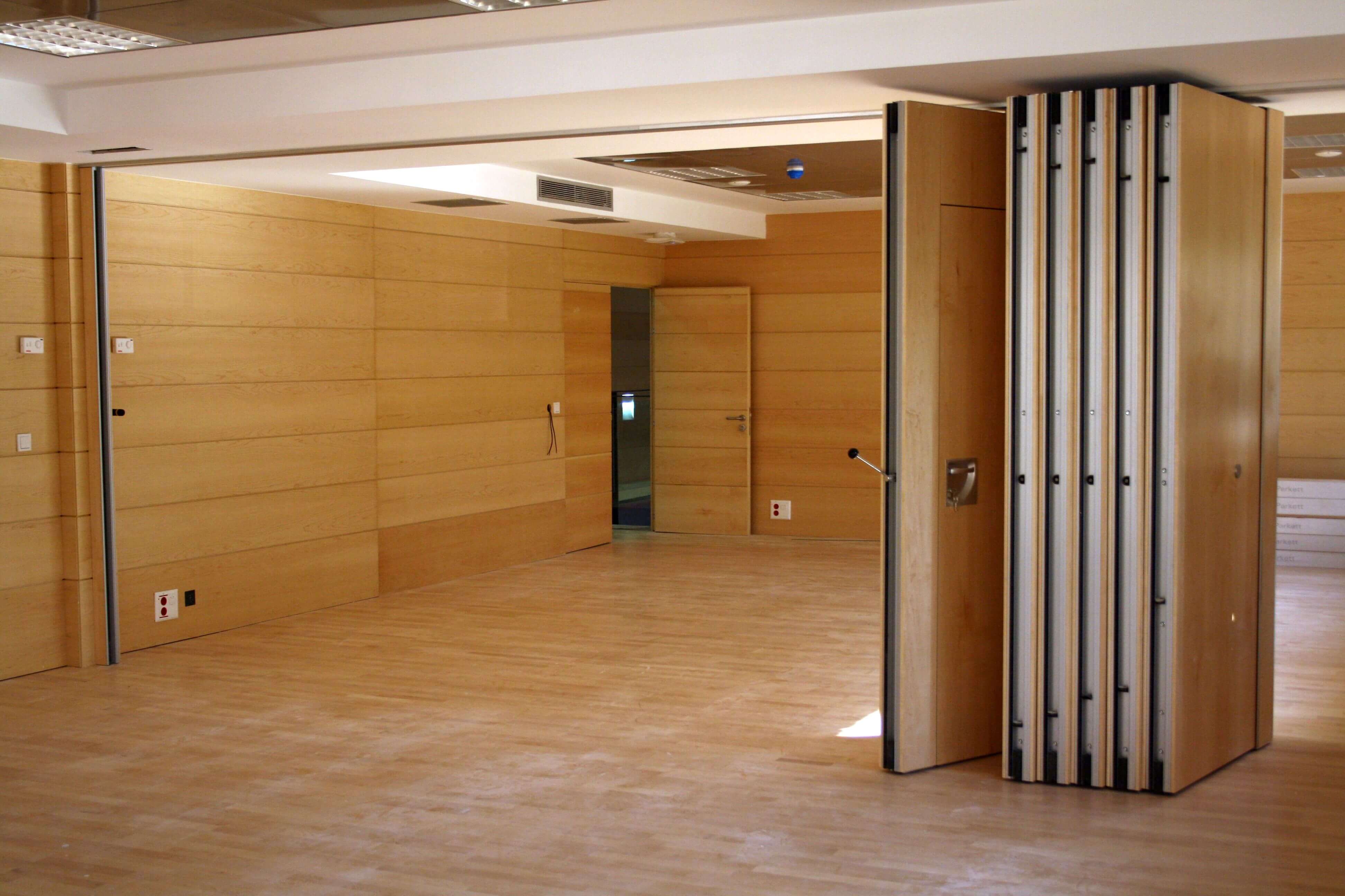 Cuatro tipos de separadores de ambientes para grandes estancias y espacios  abiertos, que no necesitan instalación
